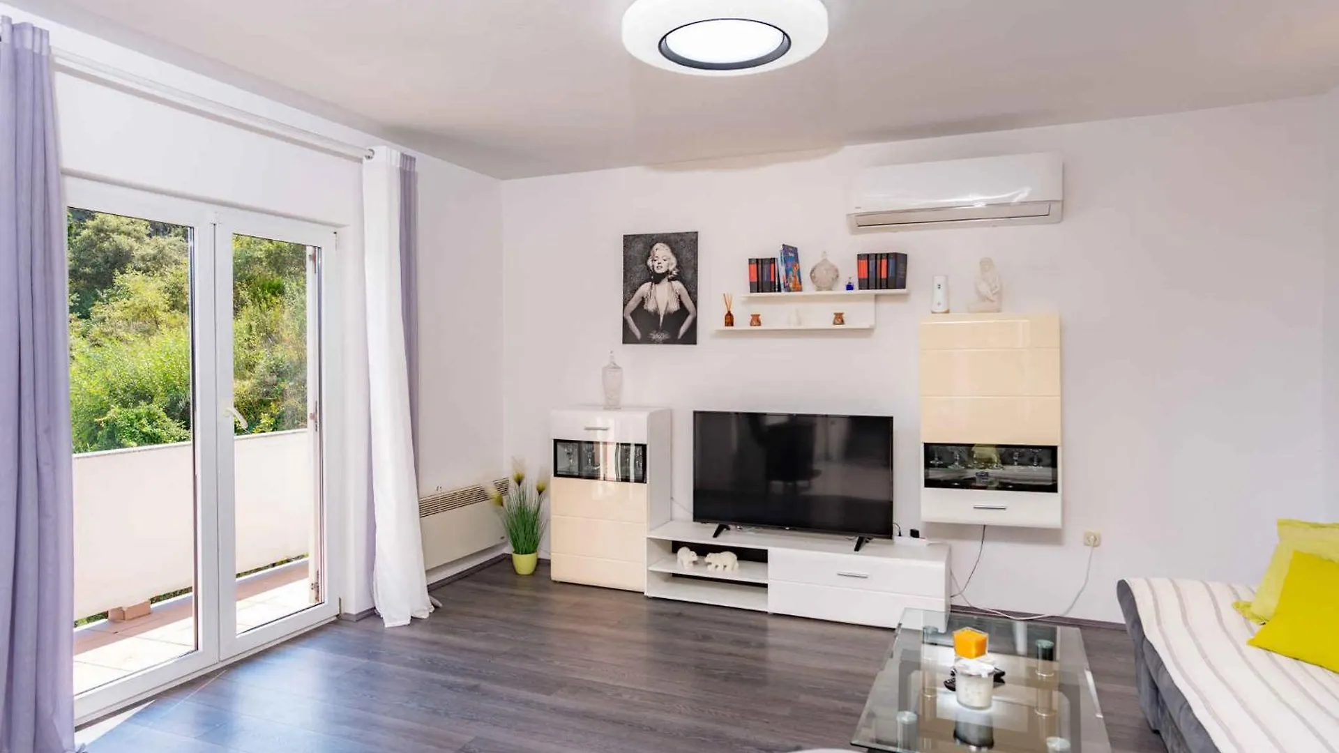 Apartment Kampor 1