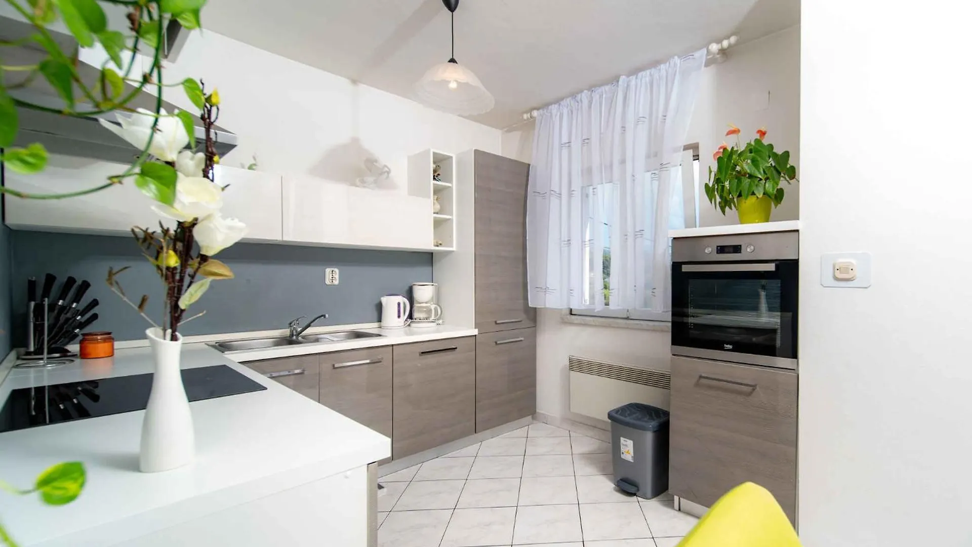 Apartment Kampor 1 0*,