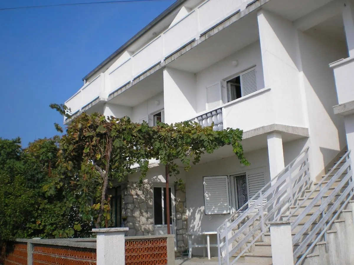 Apartment Kampor 1